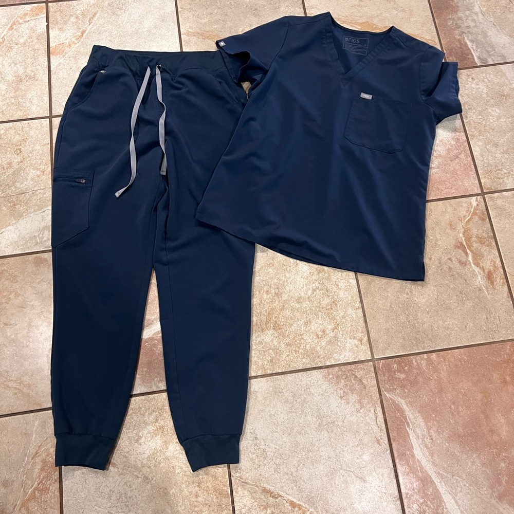 Dark Harbor scrub set